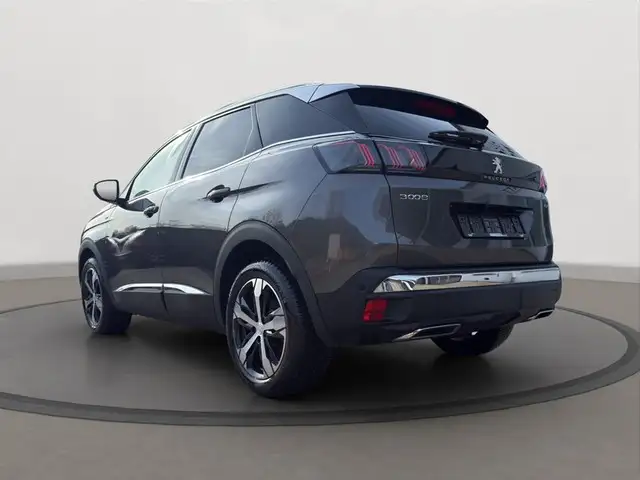 Peugeot 3008 view 3