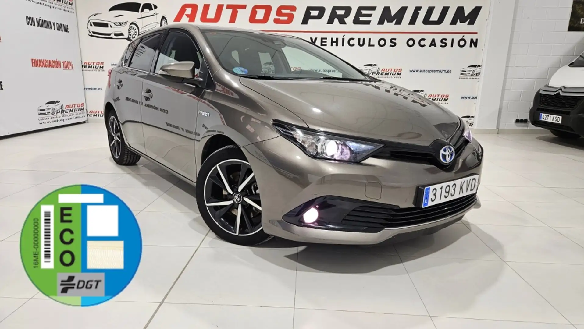 Toyota Auris hybrid 140H Feel! Edition Noir - 1