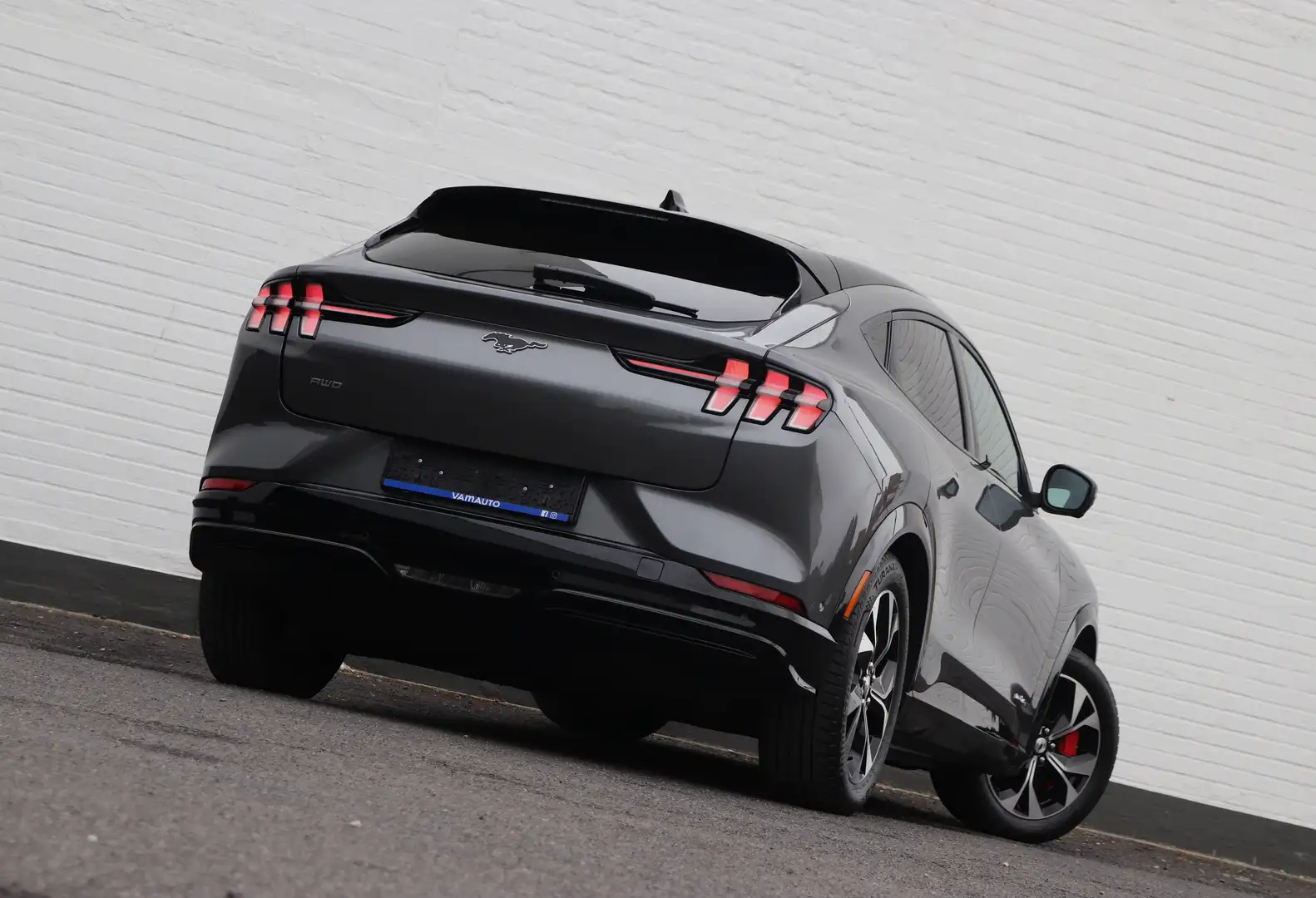 Ford Mustang Mach-E 76 kWh AWD Premium - Keyless/Memory/B&O/Pano/360 Grigio - 2