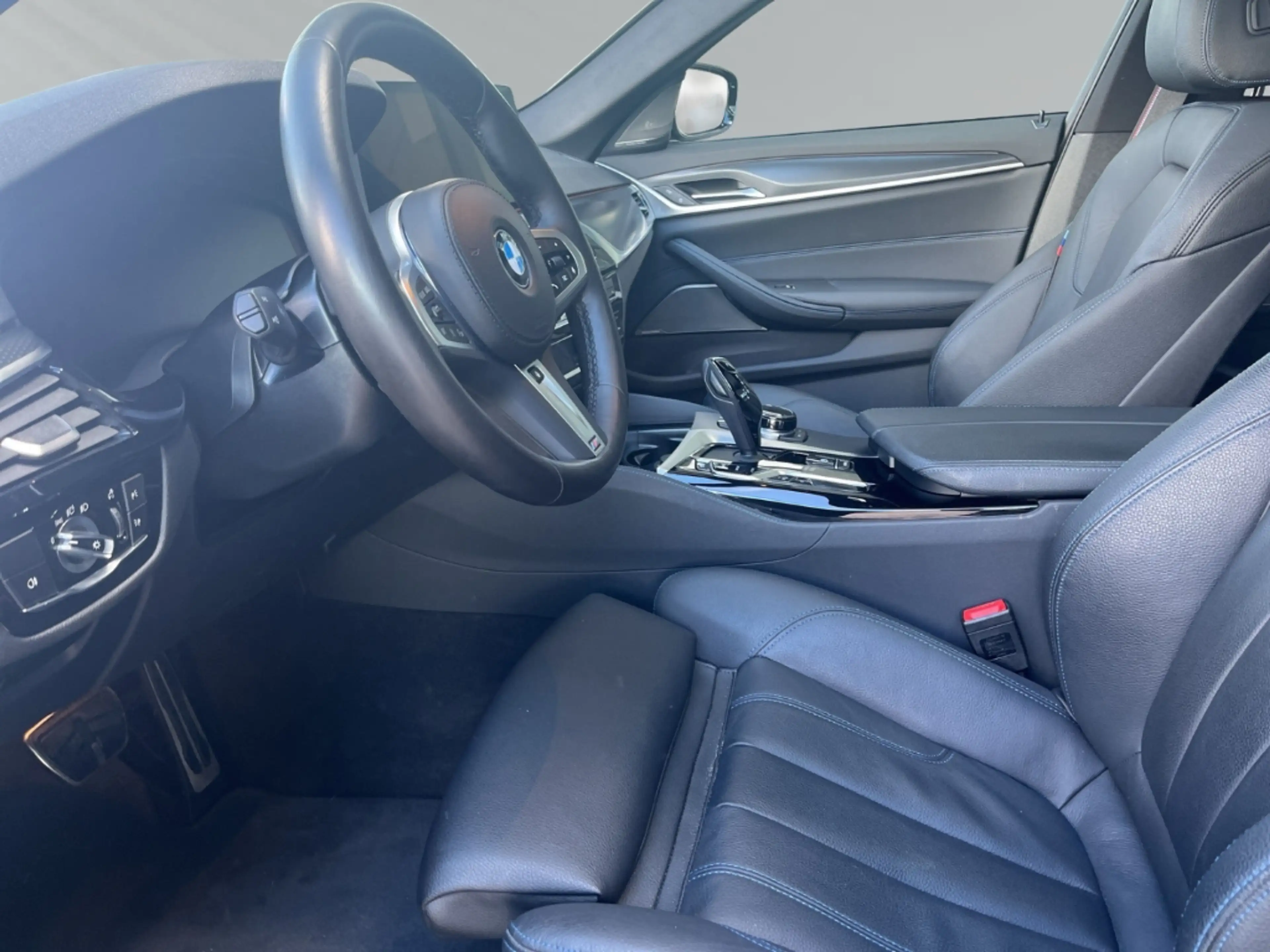 BMW 540 d xDrive M Sport touring/Panorama/Navi/Leder — photo 4