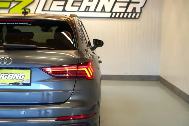 Audi Q3 view 6
