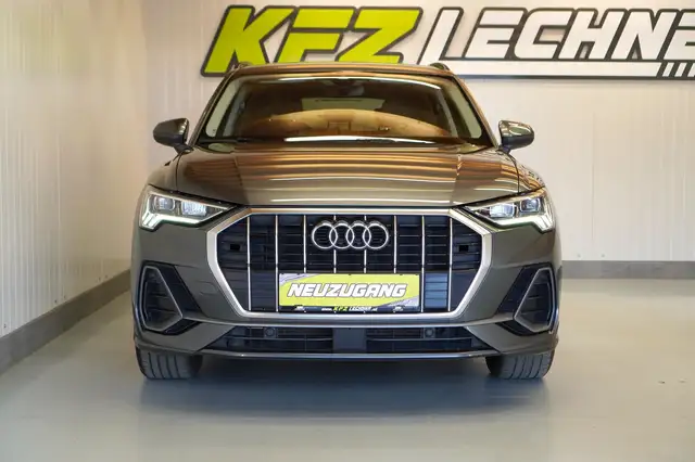 Audi Q3 view 9