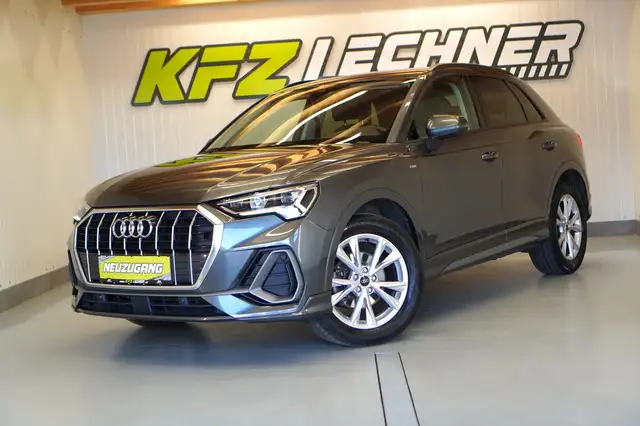 Audi Q3 view 8