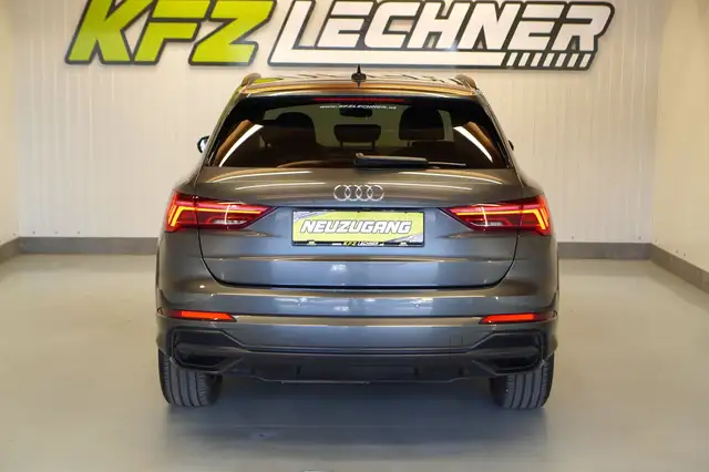 Audi Q3 view 5