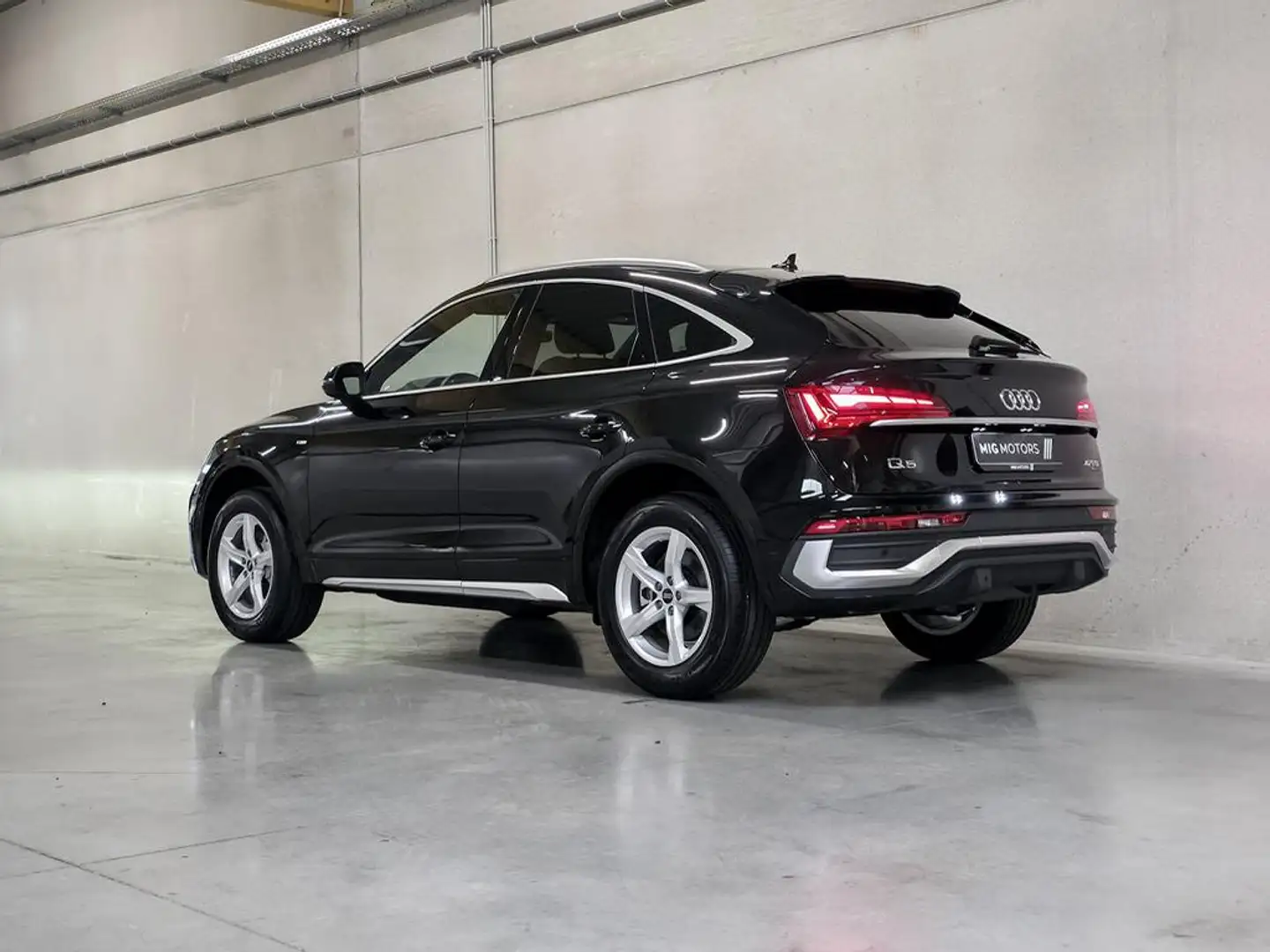 Audi Q5 Sportback 40 TFSI Business Edition S line quattro Zwart - 2