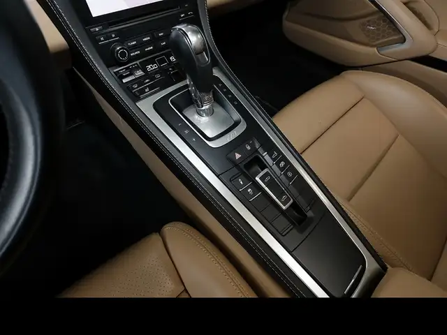 Porsche 718 view 13