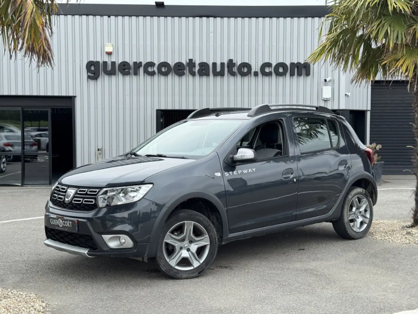 Dacia Sandero 0.9 TCE 90CH STEPWAY - 19 Gris - 1