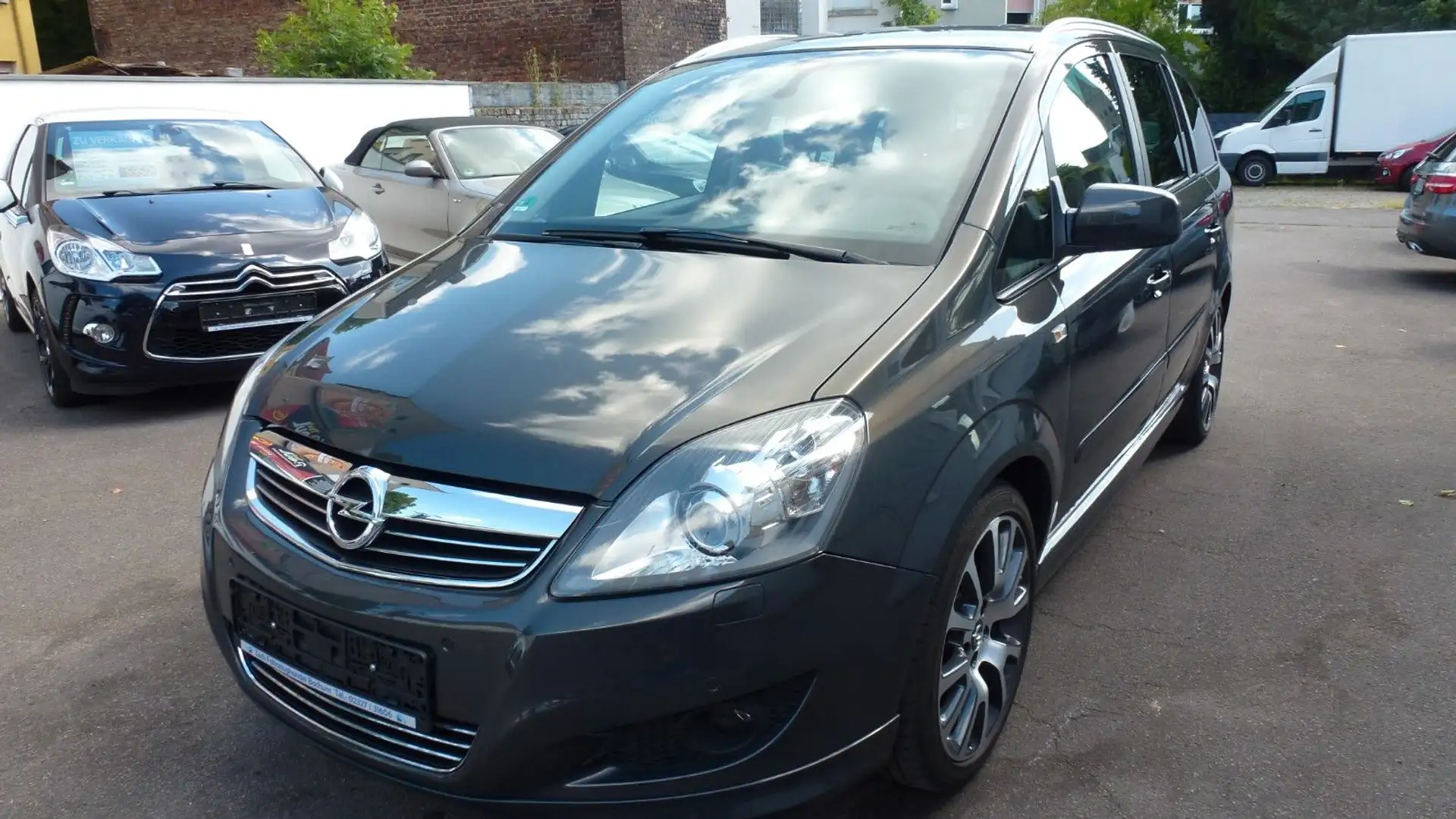 Opel Zafira B Family Plus Grijs - 1