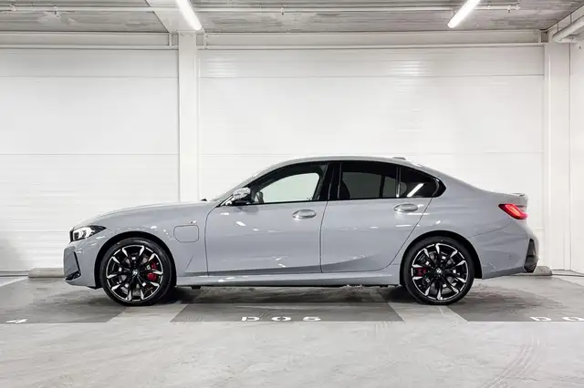 BMW 3 Series view 2