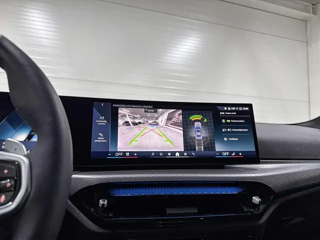 BMW 3 Series view 13