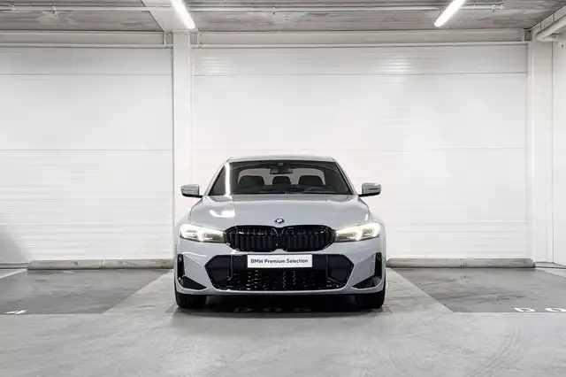 BMW 3 Series view 6