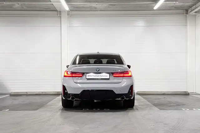 BMW 3 Series view 8
