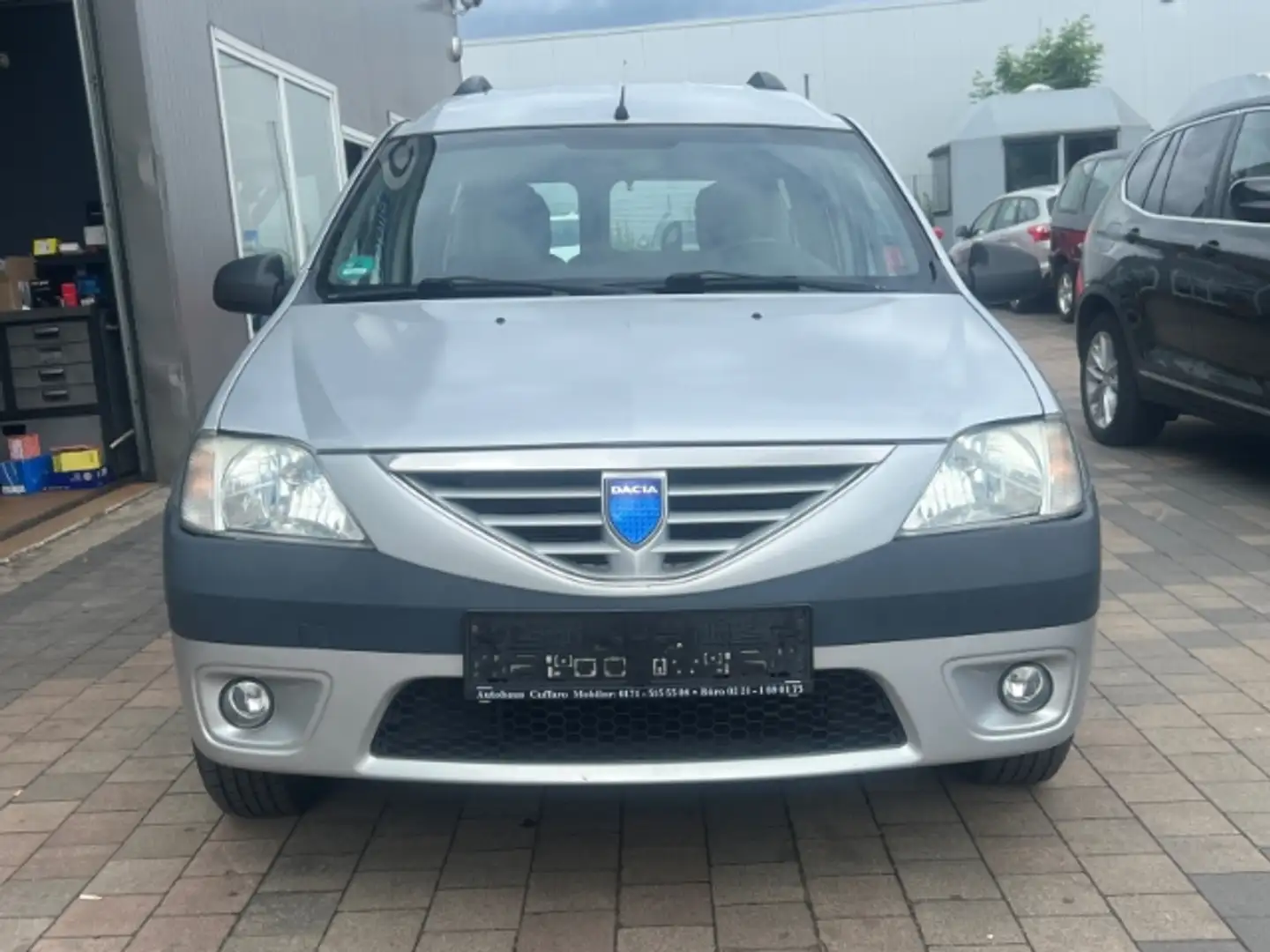 Dacia Logan MCV Kombi Laureate 1.6 MPI GA Klima el.SP Spieg. b Grau - 1