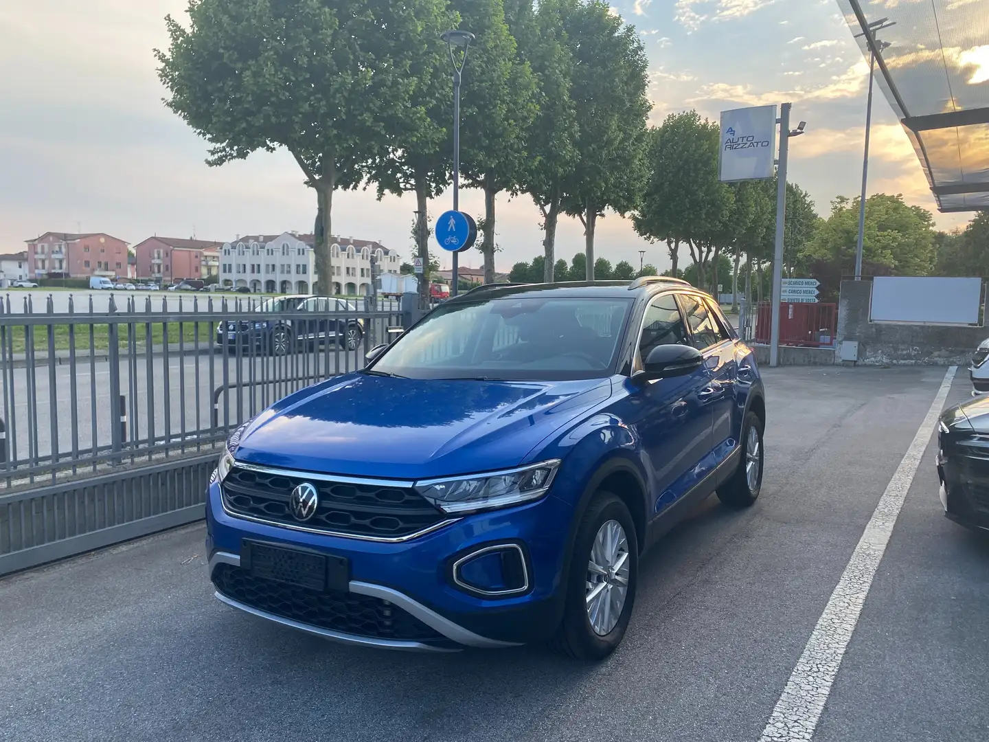 Volkswagen T-Roc T-Roc 2022 1.5 tsi Life dsg Blauw - 1