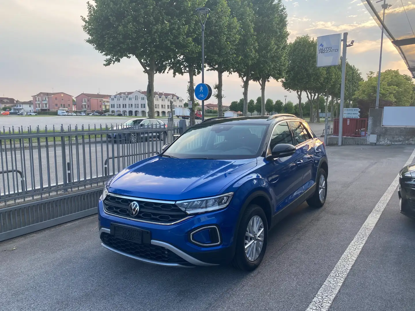 Volkswagen T-Roc T-Roc 2022 1.5 tsi Life dsg Blauw - 2