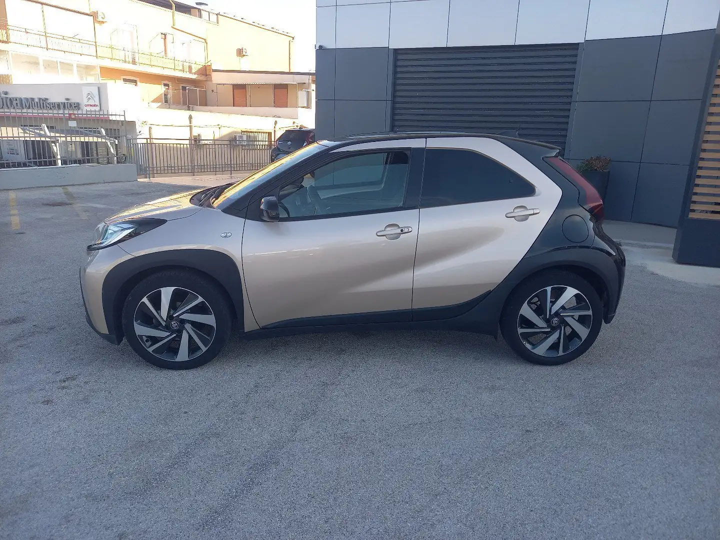Toyota Aygo X Aygo X 1.0 VVT-i 72 CV 5 porte Lounge Grau - 2