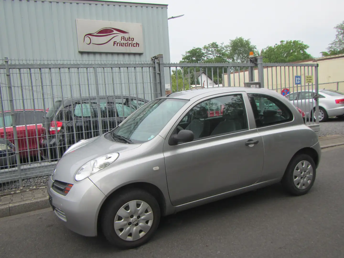 Nissan Micra City, TÜV bis 2027 Plateado - 1