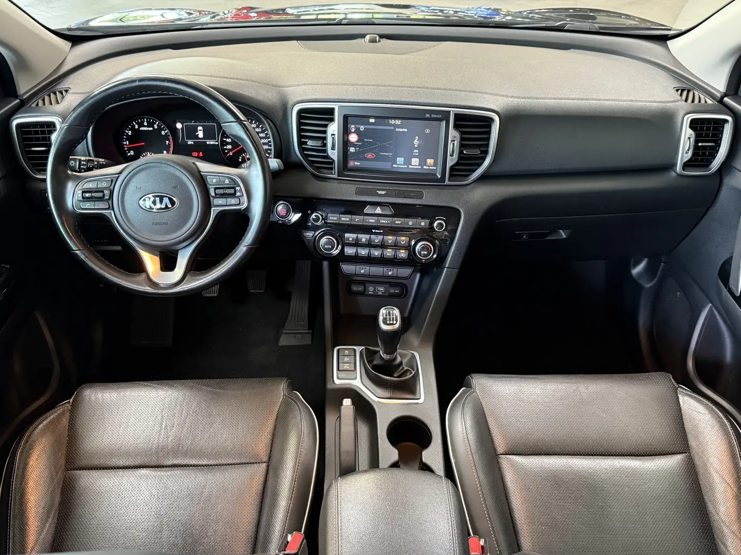 Kia Sportage 1.6 GDI ExecutiveLine Navi | JBL | Leder | Blindsp Zwart - 2