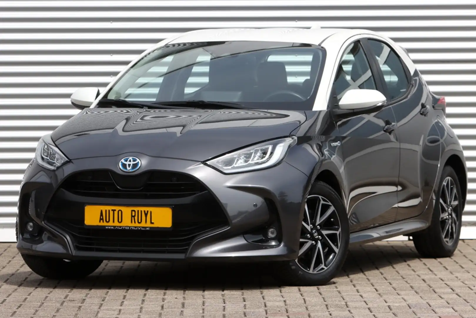 Toyota Yaris 1.5 Hybrid Style Iconic Head-Up / Safety Pack Grijs - 1