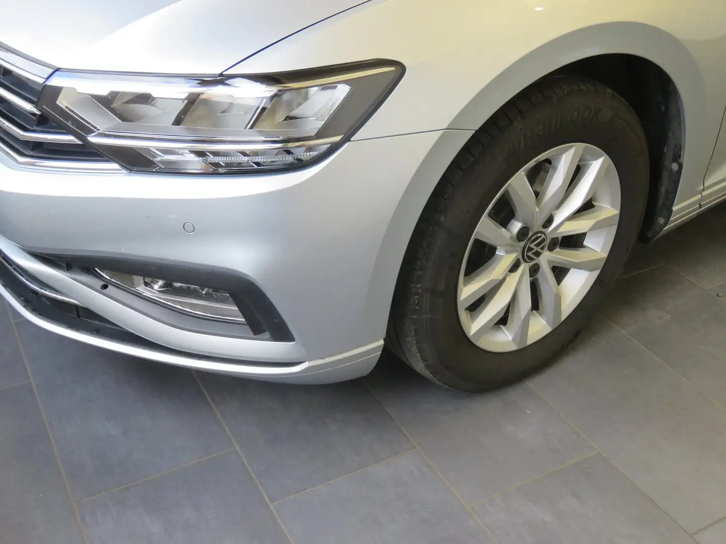 Volkswagen Passat Variant Business TDI SCR DSG Silber - 2