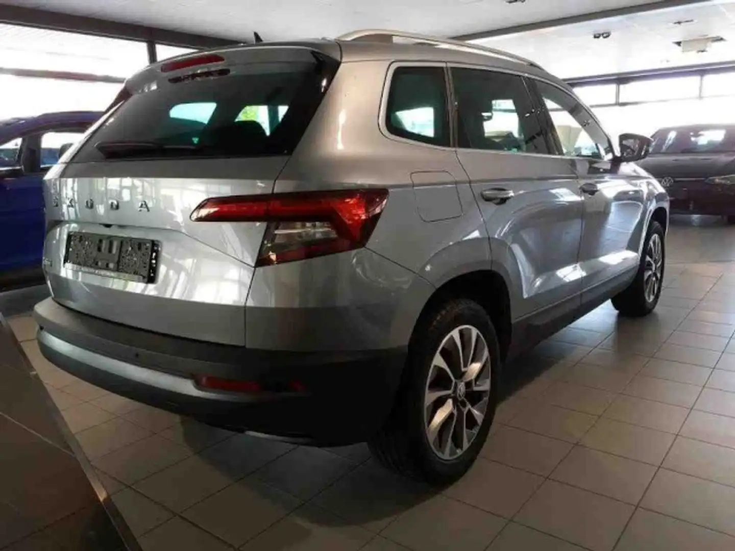 Skoda Karoq Clever 1.5 TSI DSG ACC+RKAM+CARPLAY+NAVI Klima Grau - 2