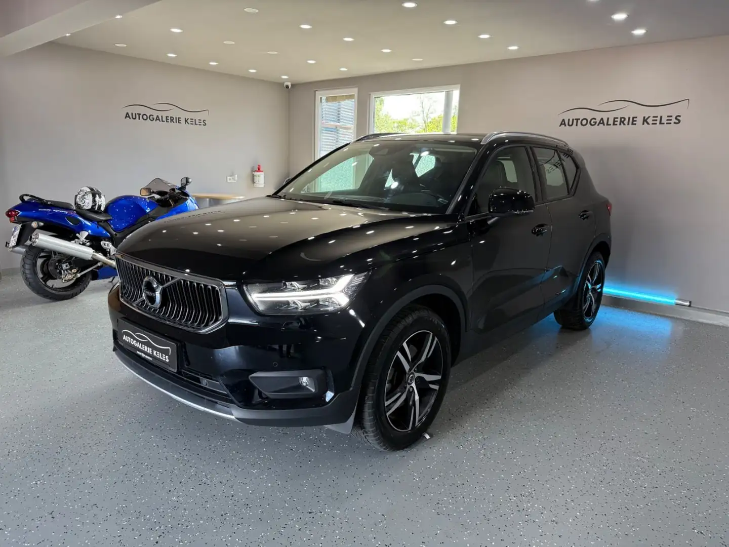 Volvo XC40 Momentum Pro AWD LEDER*NAVI*KAM*SPUR*AHK* Negro - 2