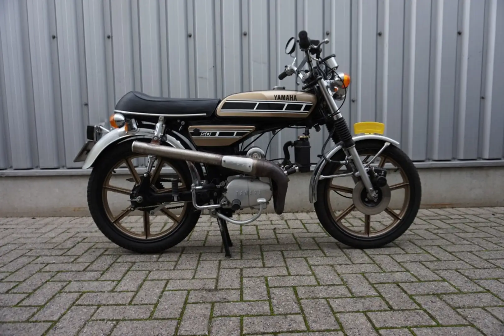 Yamaha - Zwart - 1