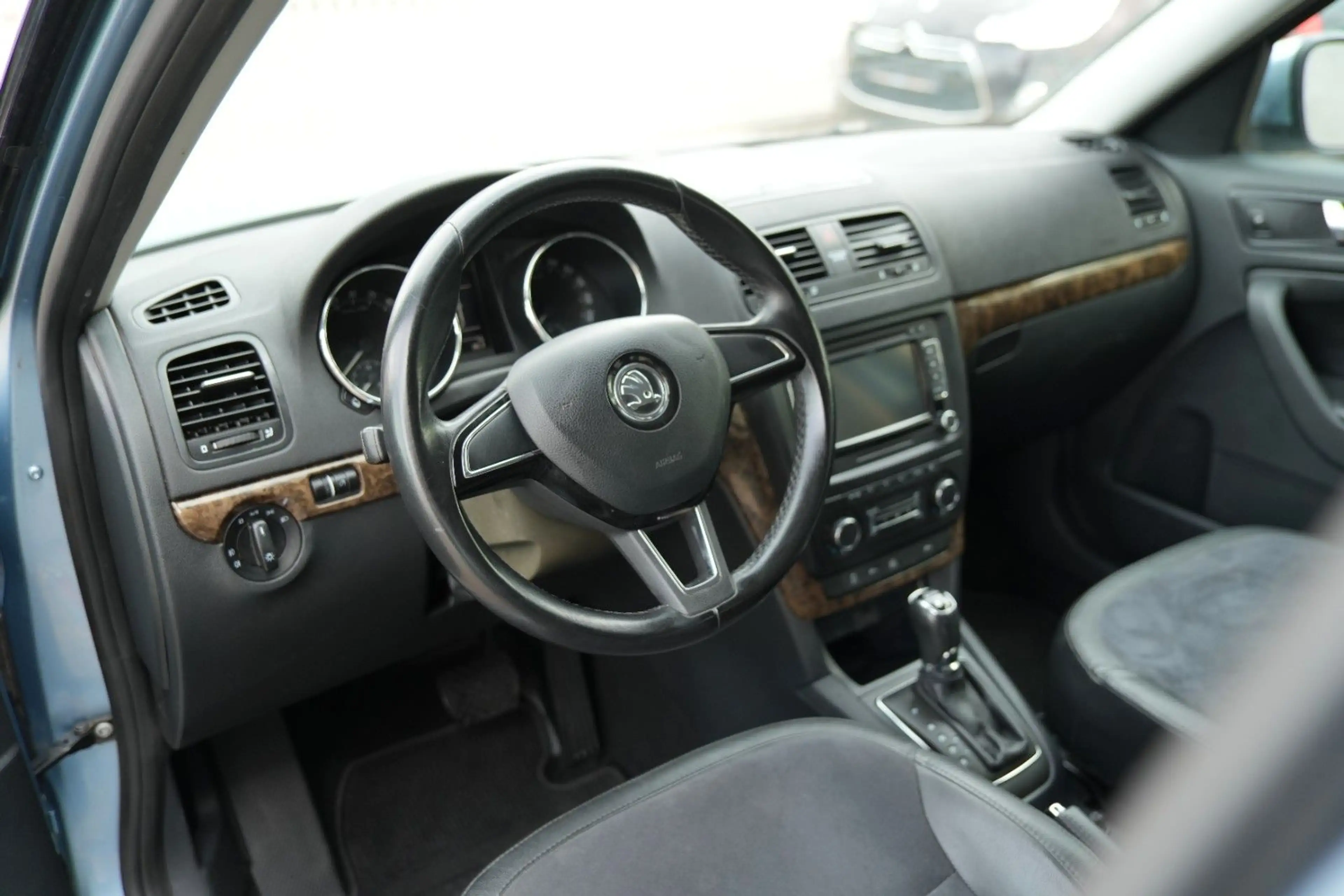 Skoda Yeti 2.0 TDI 4x4 DSG Elegance Outdoor — photo 15