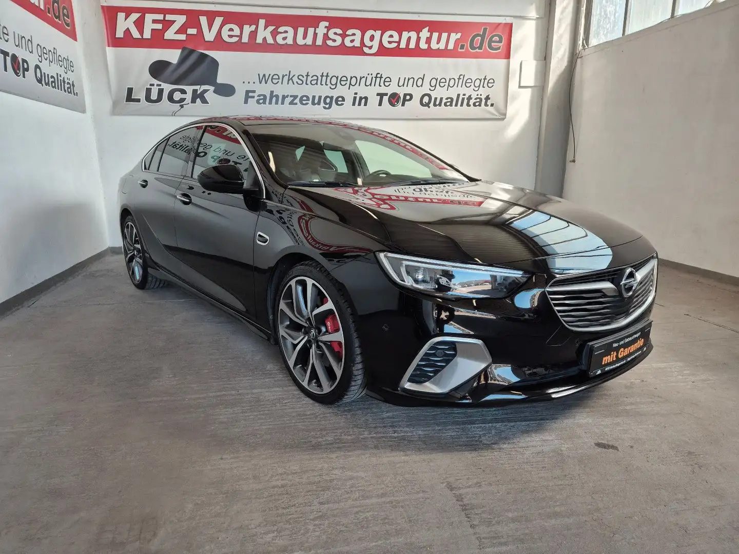 Opel Insignia B Grand Sport GSi 4x4 Zwart - 2