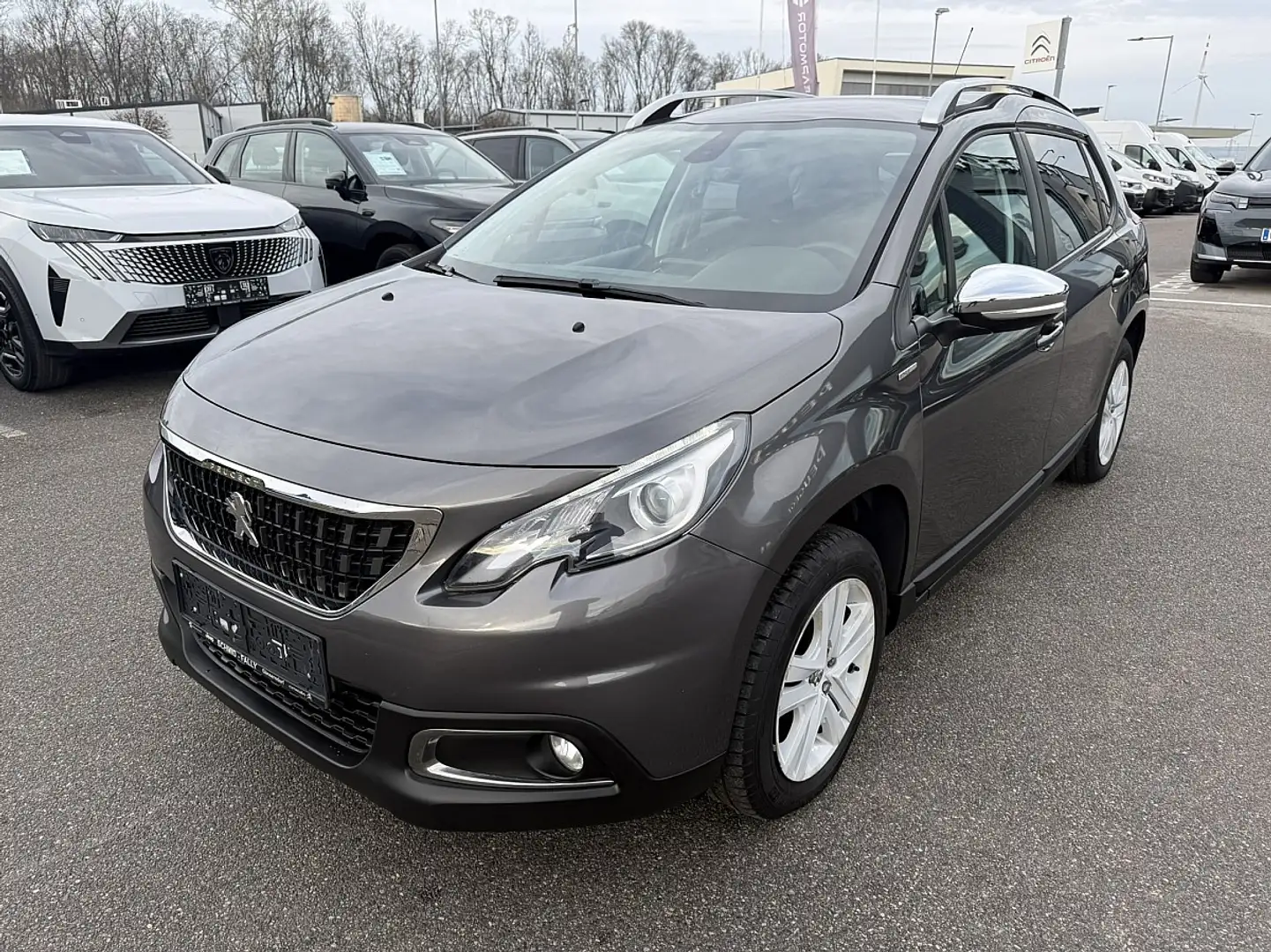 Peugeot 2008 1,2 PureTech 82 Style S&S Grau - 1