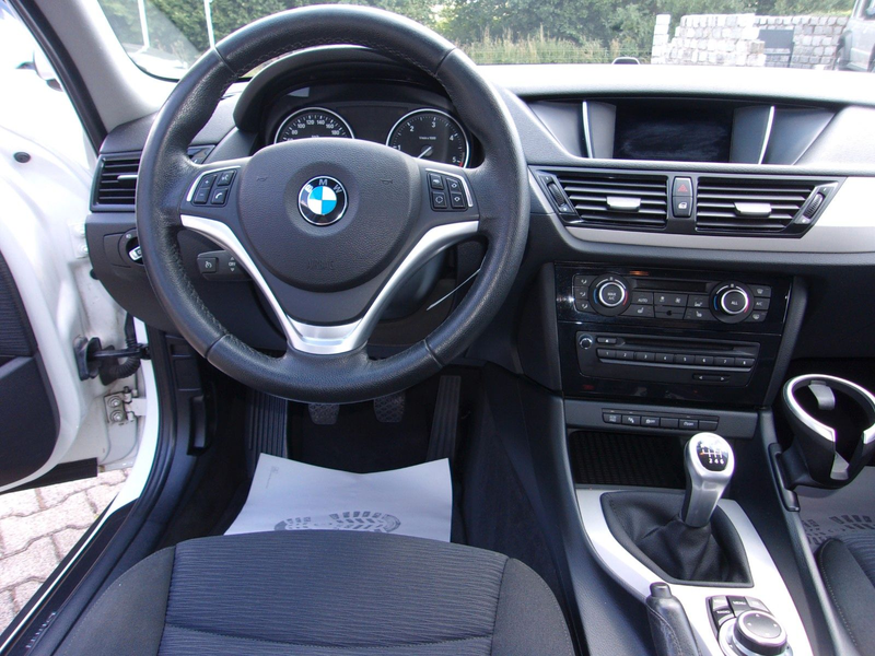 BMW X1 sDrive16d — photo 8