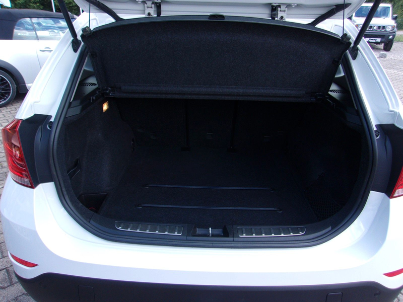 BMW X1 sDrive16d — photo 10