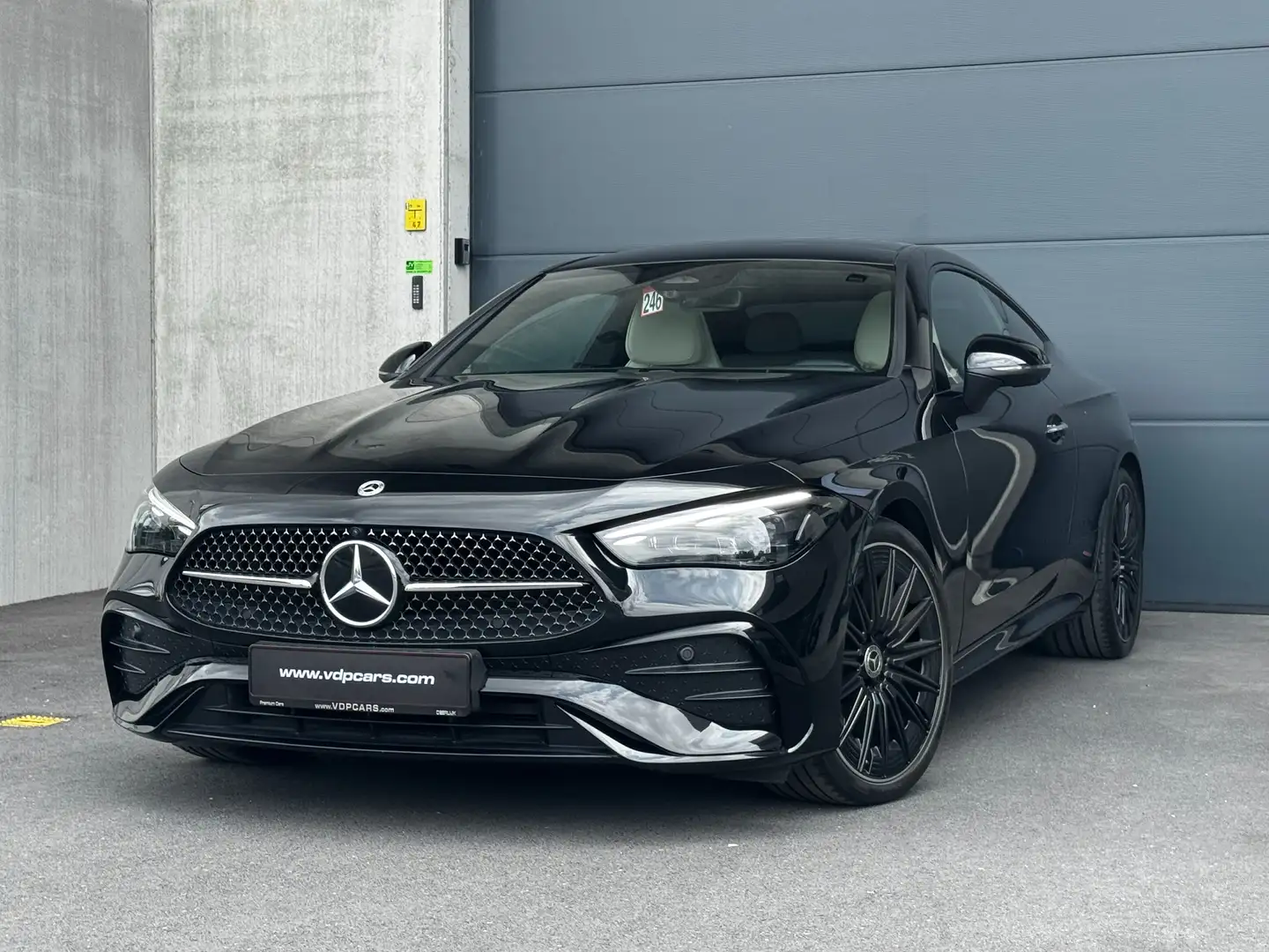 Mercedes-Benz CLE 200 AMG NIGHT PANO BURMESTER 20'' LEDER DIGITAL LIGHT Noir - 2