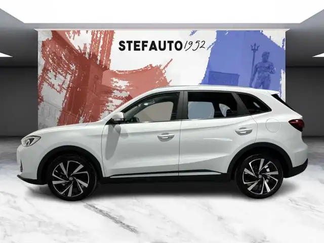 MG ZS view 3