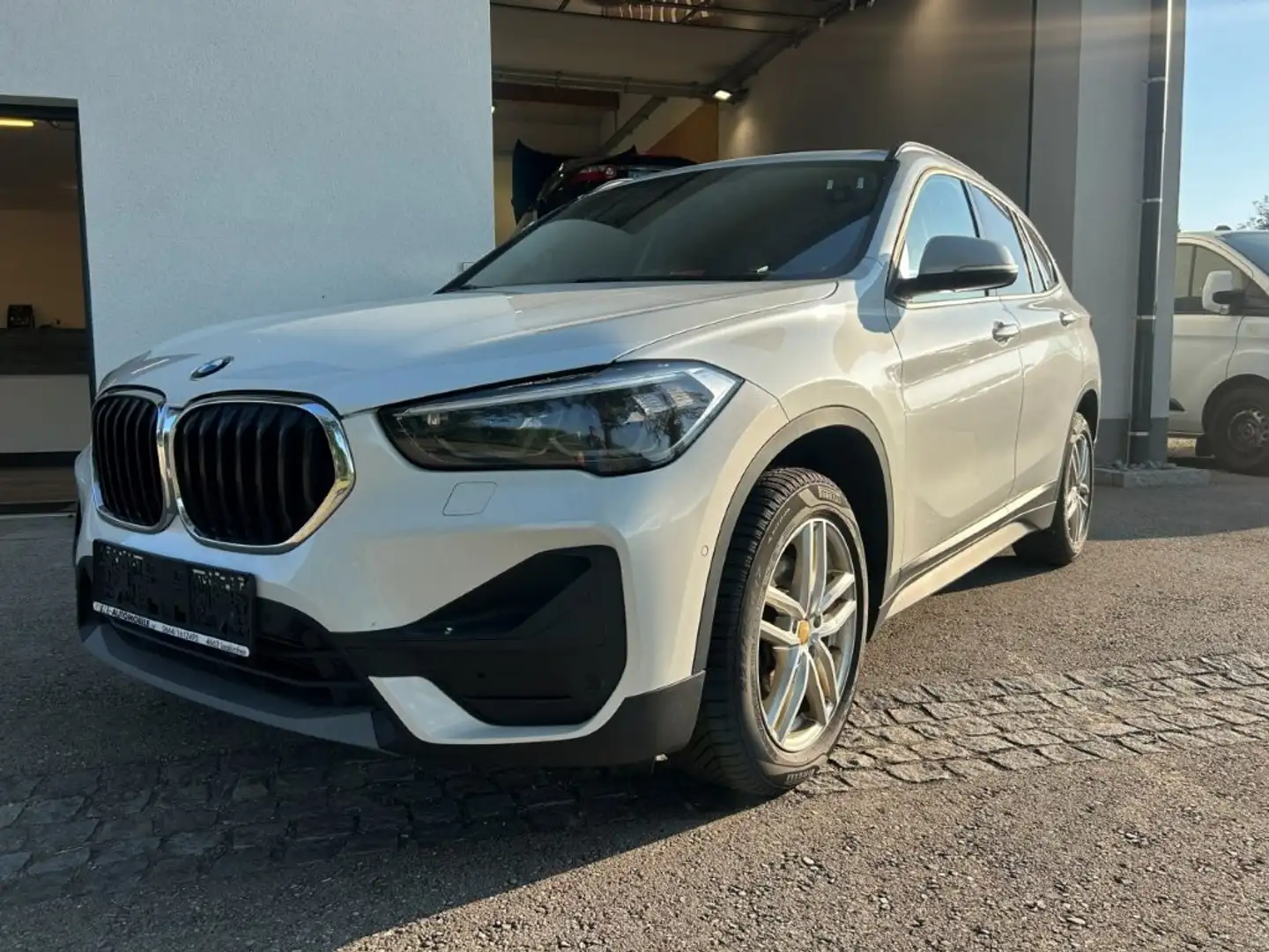 BMW X1 xDrive18d*Head up Display*NAVI*LED* Weiß - 1