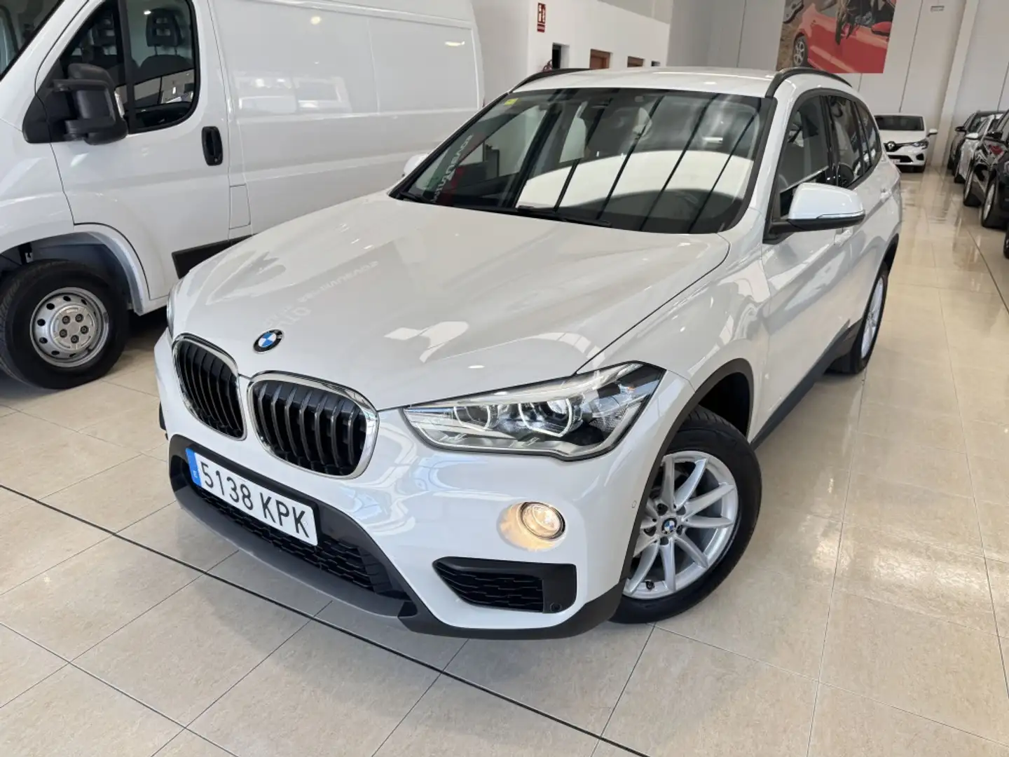 BMW X1 sDrive 16dA Business Weiß - 1