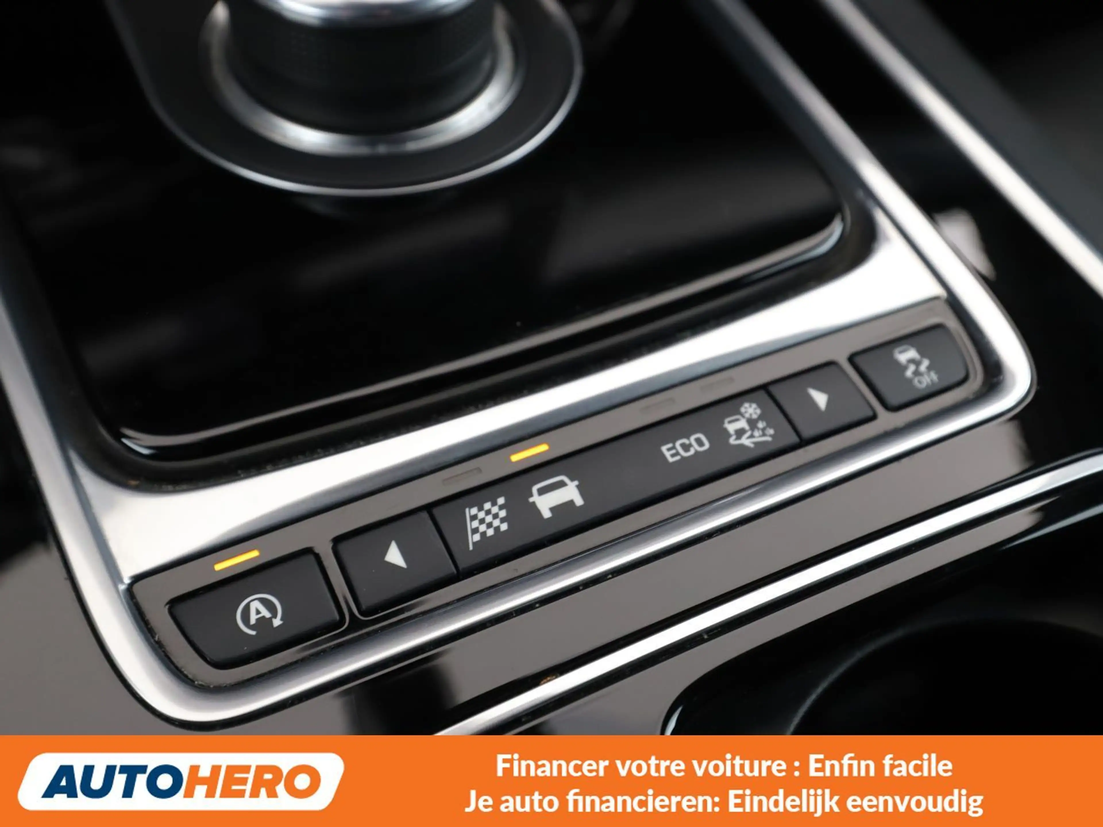 Jaguar XF 20d R-Sport AWD — photo 15