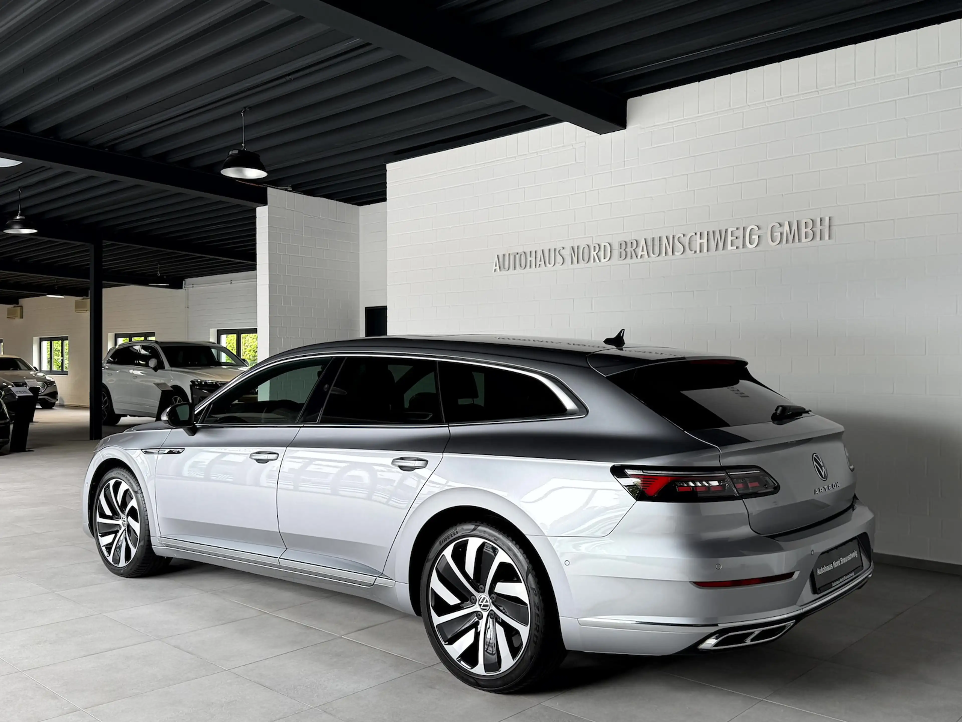 Volkswagen Arteon Shooting Brake 2.0TSI R Line*Pano*IQ*AHK* — photo 5