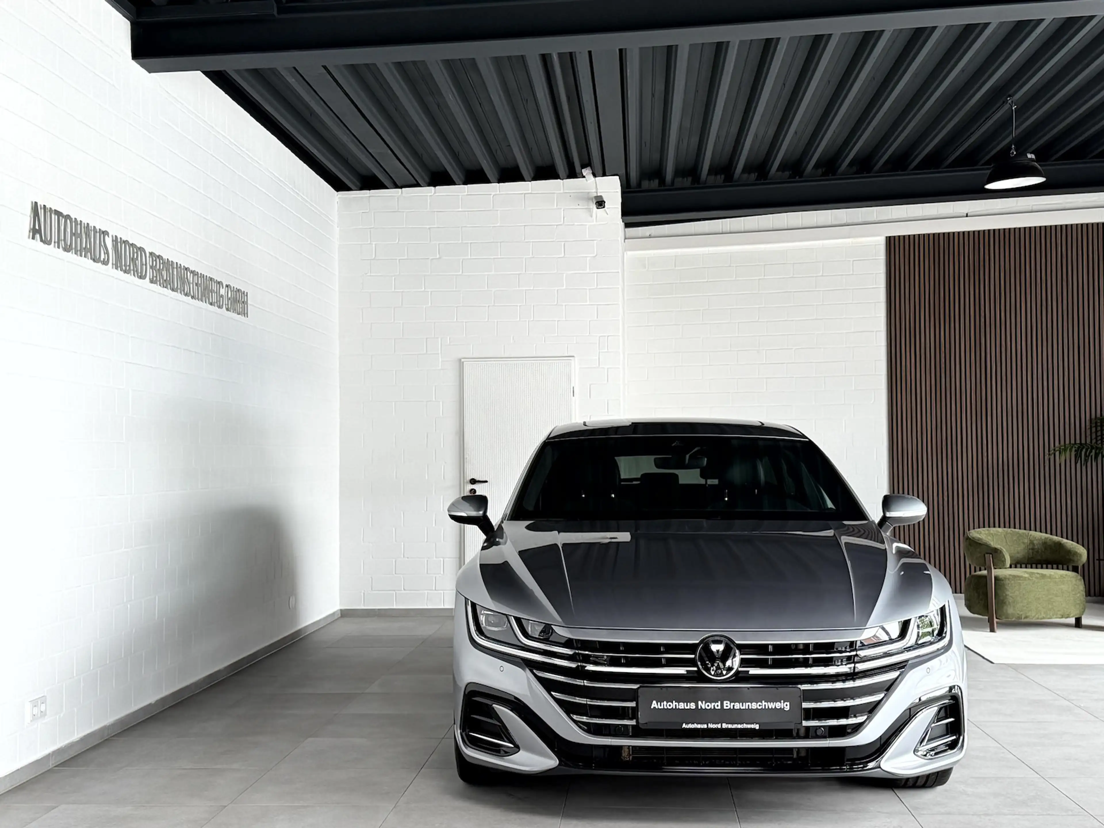 Volkswagen Arteon Shooting Brake 2.0TSI R Line*Pano*IQ*AHK* — photo 2