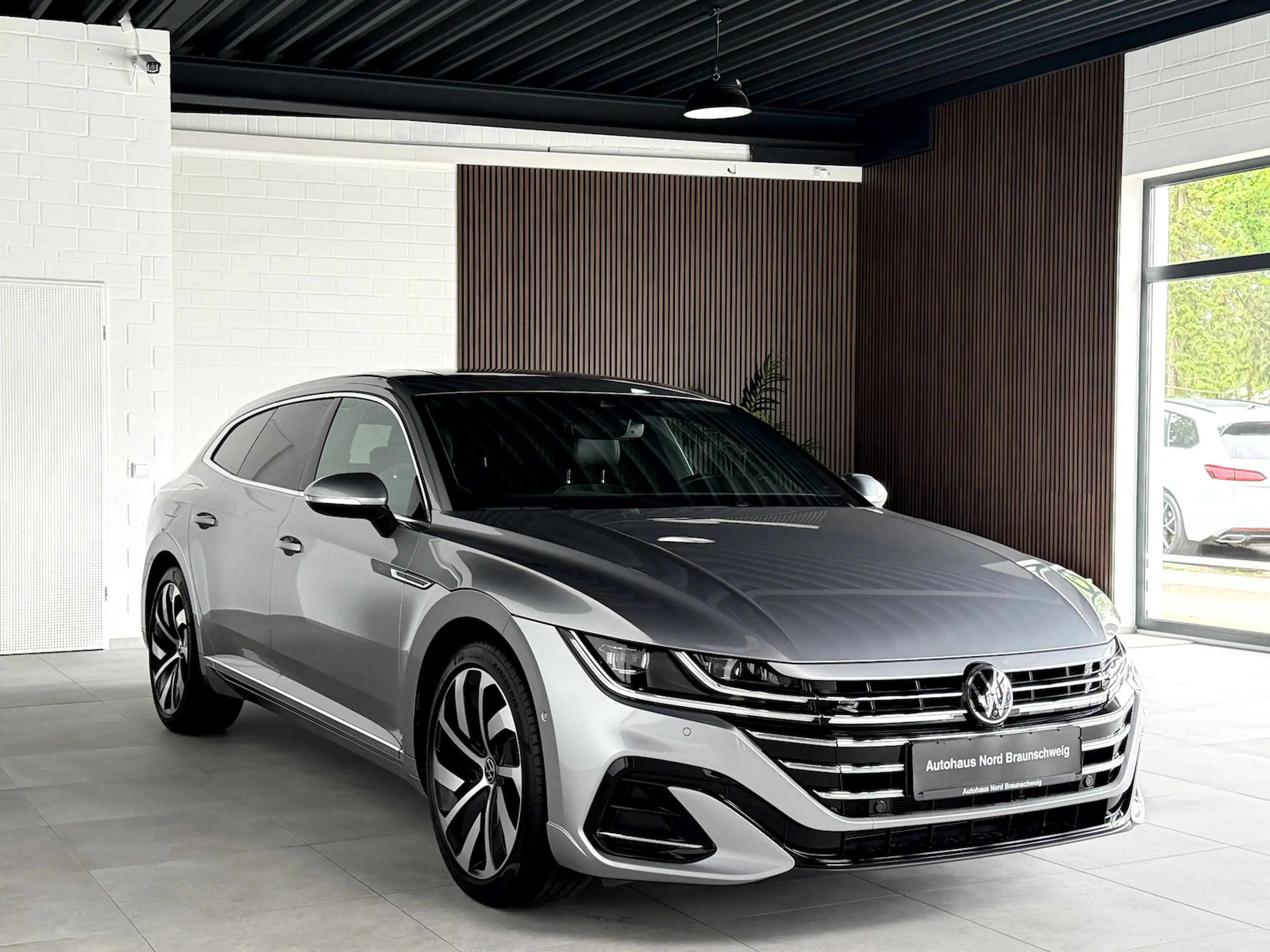 Volkswagen Arteon Shooting Brake 2.0TSI R Line*Pano*IQ*AHK* — photo 4