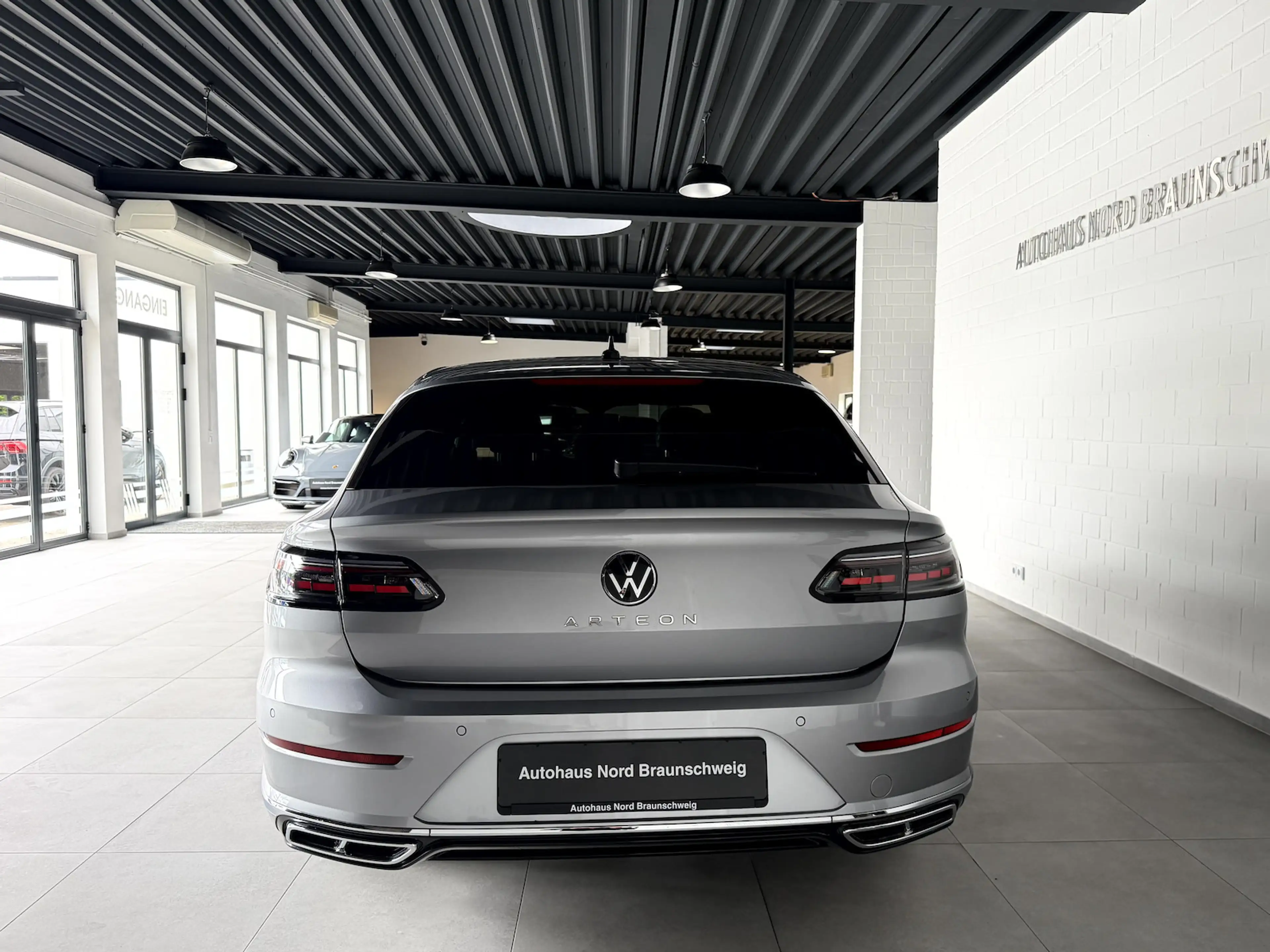 Volkswagen Arteon Shooting Brake 2.0TSI R Line*Pano*IQ*AHK* — photo 6