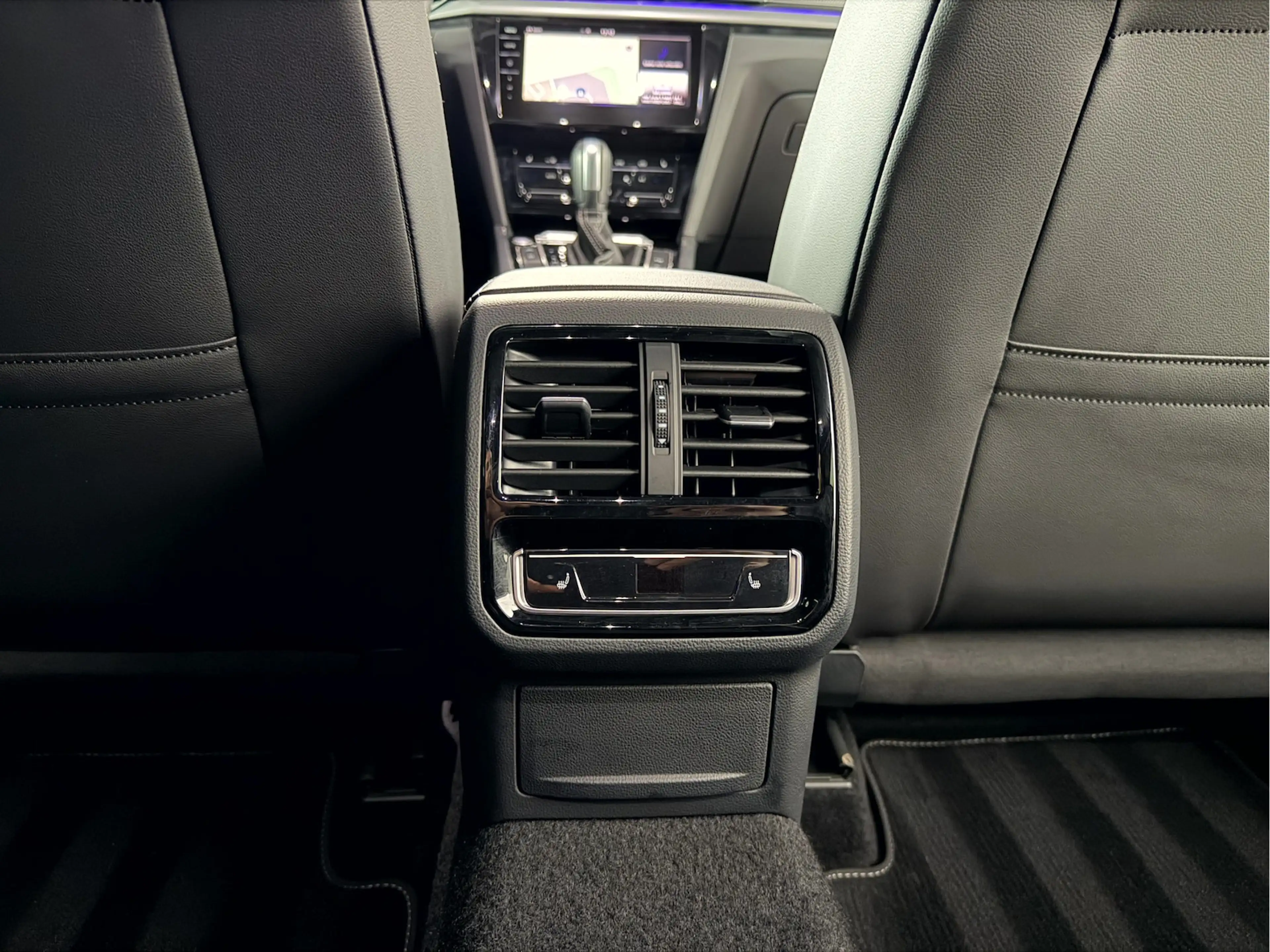 Volkswagen Arteon Shooting Brake 2.0TSI R Line*Pano*IQ*AHK* — photo 9