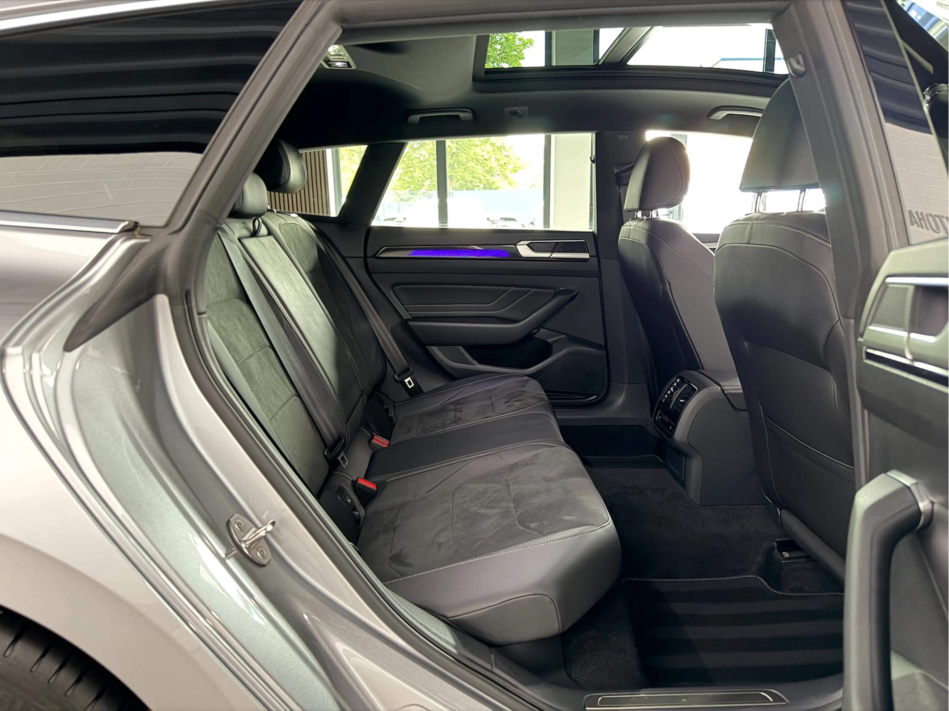 Volkswagen Arteon Shooting Brake 2.0TSI R Line*Pano*IQ*AHK* — photo 8