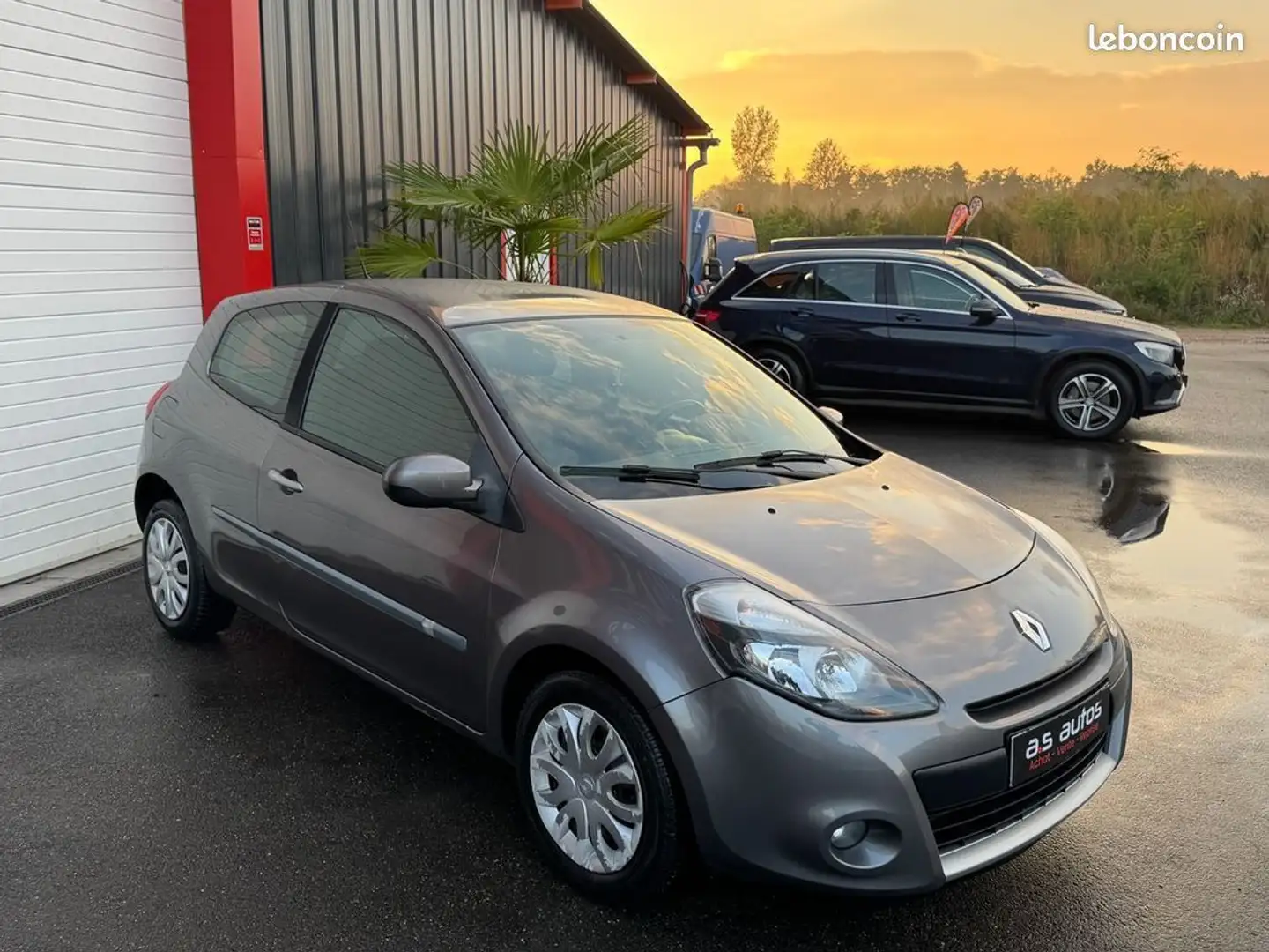 Renault Clio III 1.2 I 16 V 100 CV 16V DISTRIBUTION NEUVE Grijs - 2