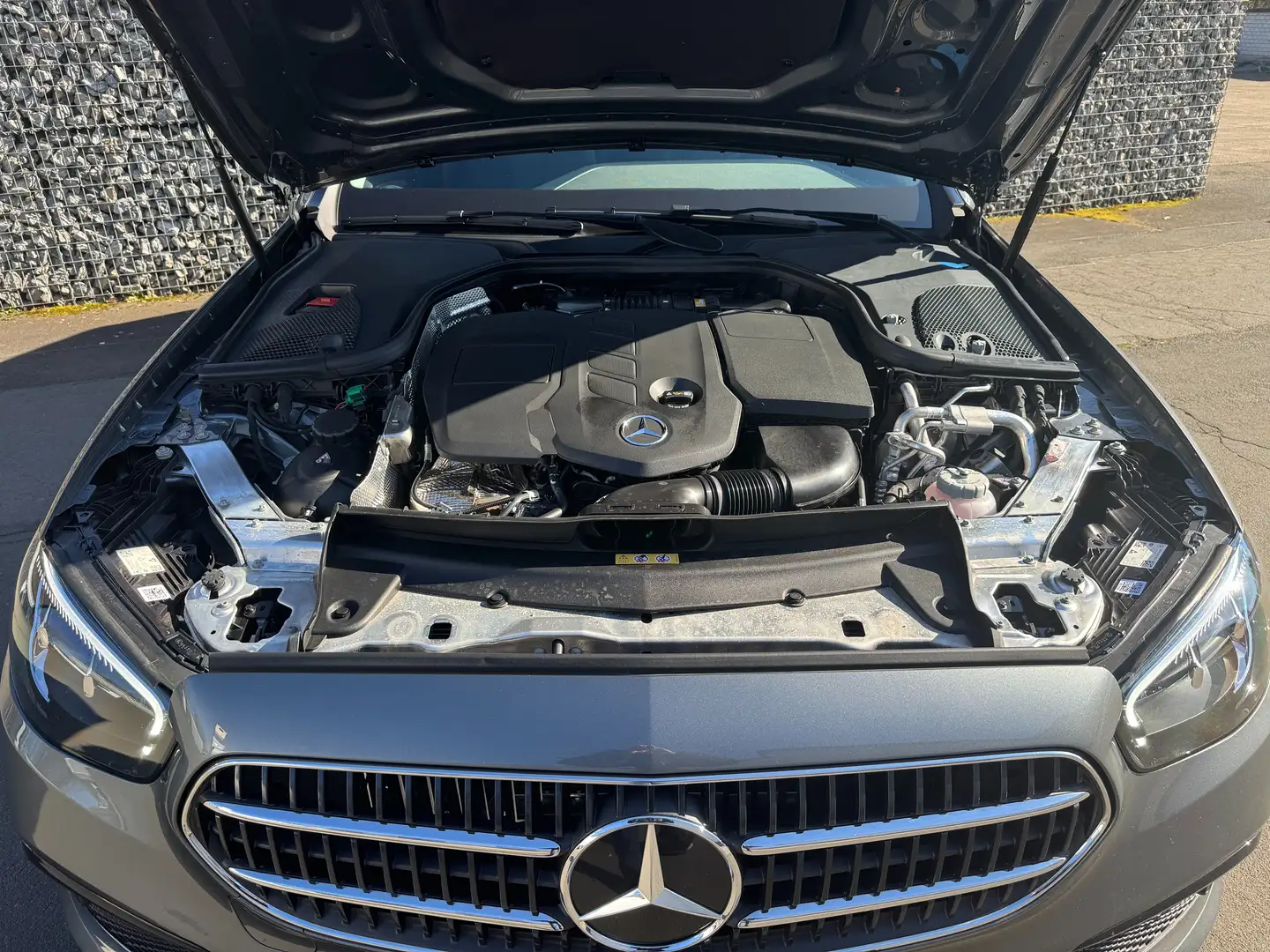 Mercedes-Benz E 300 E 300 de (213.216)+Avantgarde+LEDER+LED+AHK+CAM+++ Grau - 2