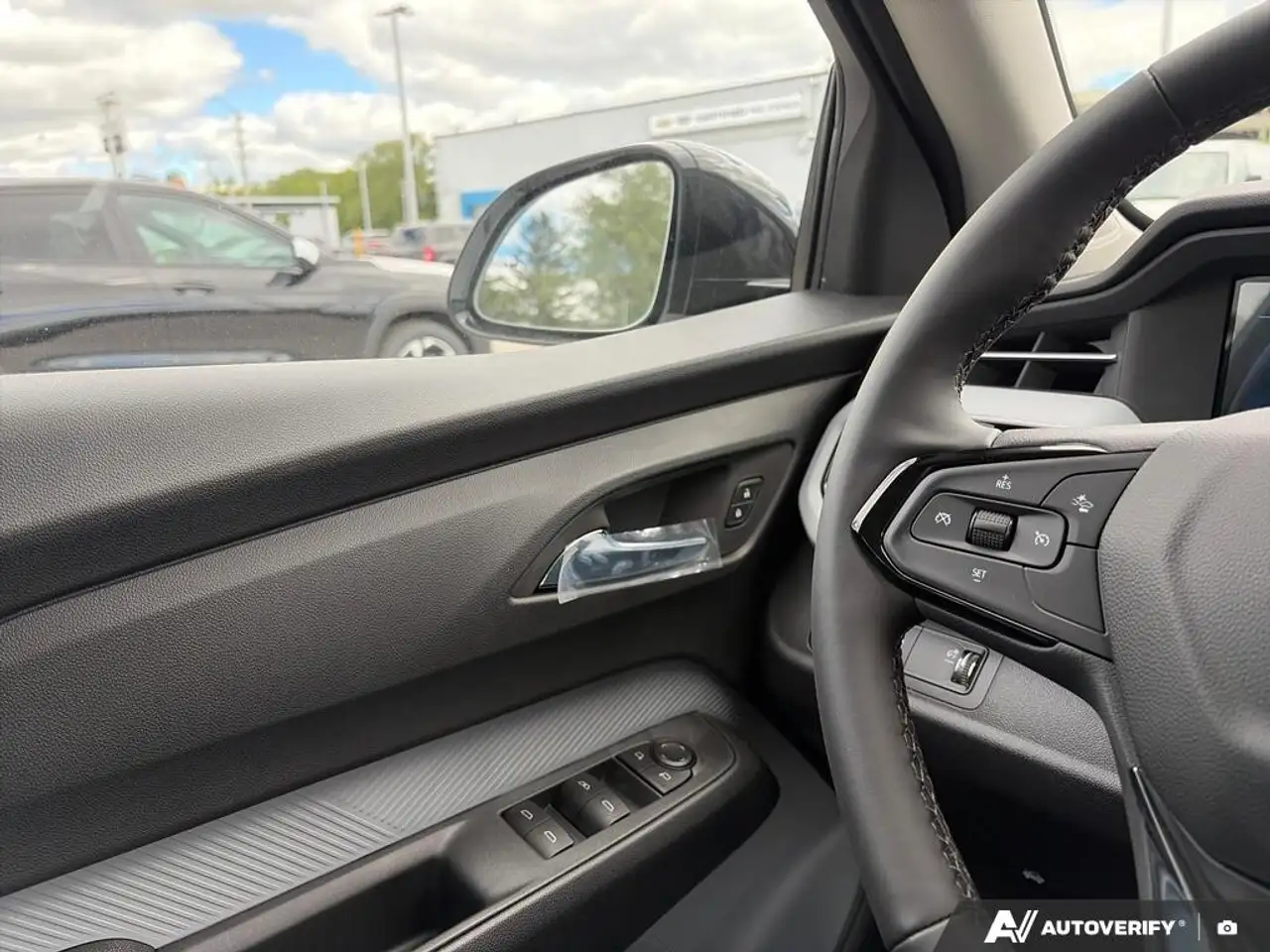 Chevrolet Bolt photo Chevrolet Bolt