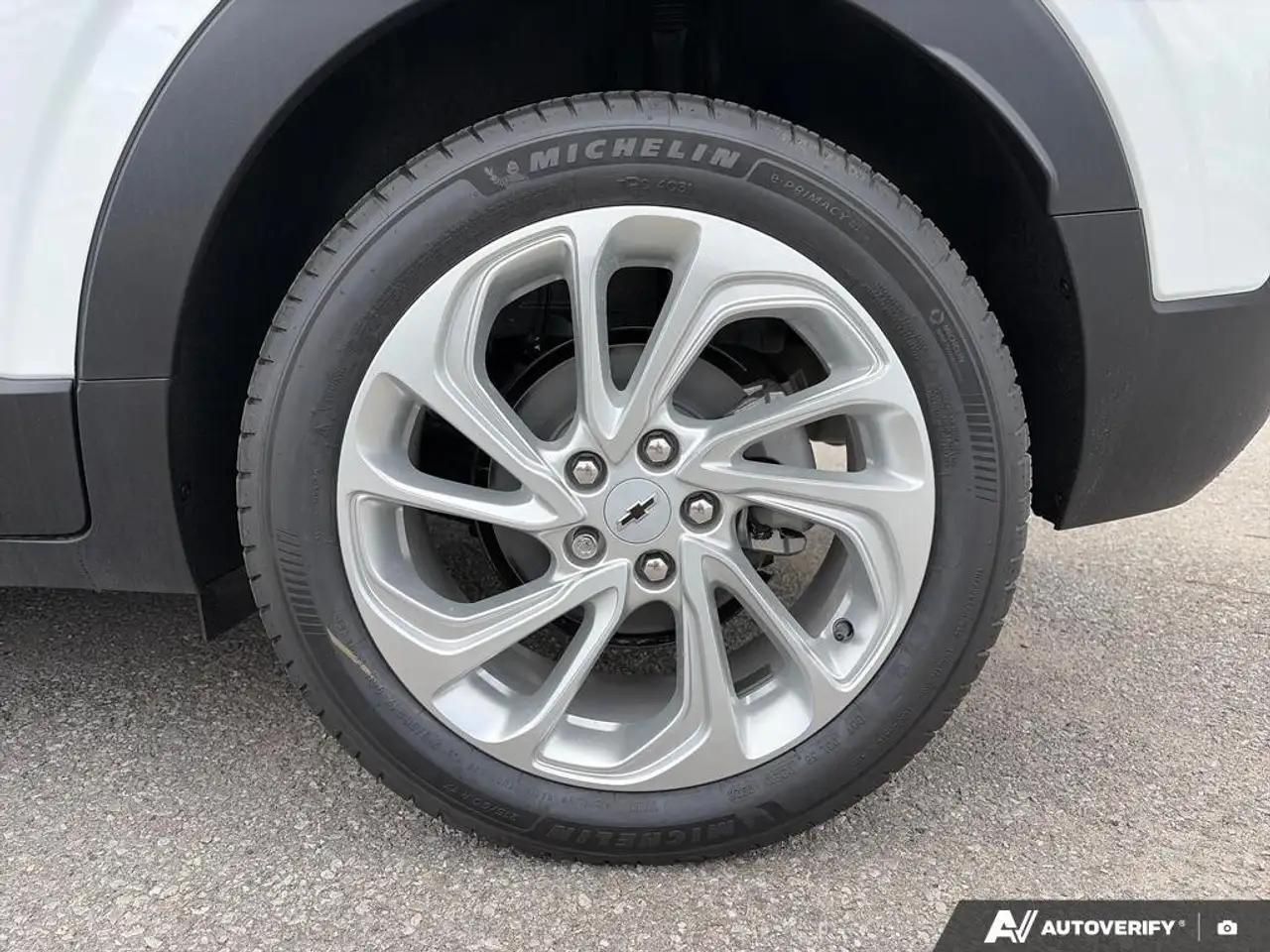 Chevrolet Bolt photo Chevrolet Bolt