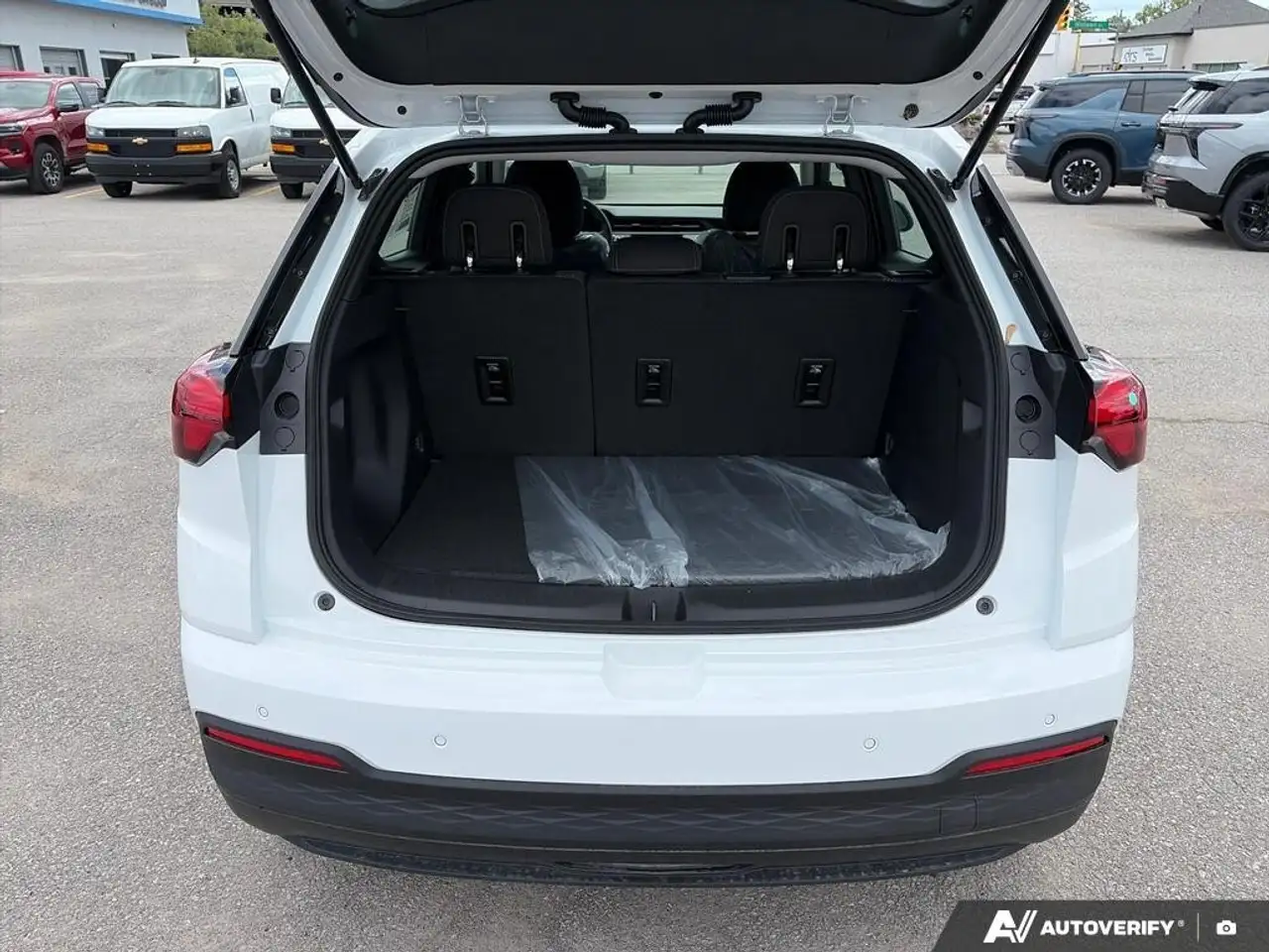 Chevrolet Bolt photo Chevrolet Bolt