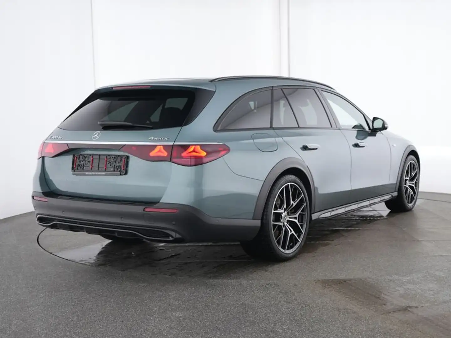 Mercedes-Benz E 300 de 4M T All-Terrain AMG/AHK/PANO/NIGHT/SITZK. Silber - 2