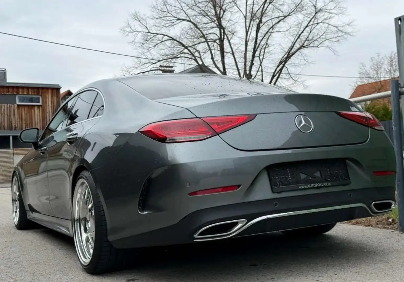 Mercedes-Benz CLS 300 d Aut. Grau - 1